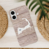 Coque iPhone 16 Silhouette de Cape Cod aspect bois rustique