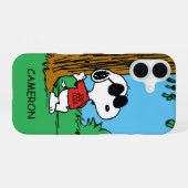 Coque iPhone 16 Snoopy "Joe Cool" debout (Verso Horizontal)