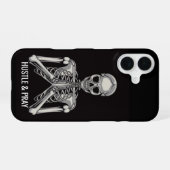 Coque iPhone 16 Squelette Hustle & Pray (Verso Horizontal)