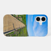 Coque iPhone 16 un long chemin sinueux à Point Dume (Verso Horizontal)