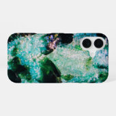 Coque iPhone 16 Une Aura d'Emeraudes (Verso Horizontal)