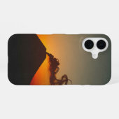 Coque iPhone 16 Volcan Coucher de Soleil Vintage (Verso Horizontal)