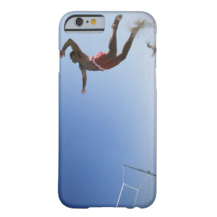 Coque iPhone 6 Barely There Joueur de volleyball masculin de plage sautant