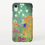 Coque iPhone XR Jardin aux fleurs Gustav Klimt<br><div class="desc">coque iphone avec la peinture à l’huile de Gustav Klimt Jardin aux fleurs (1906). Un beau jardin de fleurs violettes,  rouges,  blanches,  bleues et oranges. Un grand cadeau pour les amateurs d'art Art Nouveau et autrichien.</div>