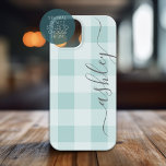 Coque Pour iPhone 14 Buffalo Plaid Check Calligraphie PEUT modifier la<br><div class="desc">Un design de ferme moderne avec une police de caractères manuscrite et un motif en vichy. Ajoutez votre nom ou supprimez le texte pour un look tendance et populaire.</div>