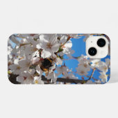 Coque Pour iPhone 14 Bumblebee sur la fleur de cerisier sauvage (Verso Horizontal)