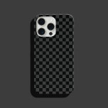 Coque Pour iPhone 14 Chèque en carton noir gris À damiers Carré<br><div class="desc">Tableau de contrôle gris-noir À damiers Carrés. Conception minimaliste du motif de contrôle.</div>