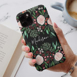 Coque Pour iPhone 14 Jolie Feminine Botanique Noir Roses floraux<br><div class="desc">Un joli coque noir féminin au motif floral botanique</div>