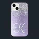 Coque Pour iPhone 14 Métal brossé violet Parties scintillant d'argent N<br><div class="desc">Personnalisez facilement ce design branché de boîtier de téléphone chic avec une jolie parties scintillant brillante en argent sur un arrière - plan métallique brossé violet.</div>