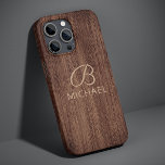 Coque Pour iPhone 14 Monogramme Bois Bois Rustique Nom personnalisé<br><div class="desc">Monogram Wood Rustic Timber Personnalisé Nom iPhone 14 Smart Phone Boîtes dispose de votre nom personnalisé et monogramme sur un arrière - plan rustique en bois. Cadeaux parfaits pour Noël,  anniversaire,  Fête des pères,  père,  frère,  grand-père et petit-ami. Conçu par ©Evco Studio www.zazzle.com/store/evcostudio</div>