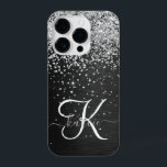 Coque Pour iPhone 14 Plus Monogramme à étincelle noire à Parties scintillant<br><div class="desc">Personnalisez facilement ce design élégant et branché de boîtier de téléphone avec une jolie parties scintillant brillante en argent sur un arrière - plan métallique brossé noir.</div>