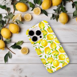 Coque Pour iPhone 14 Pro Citrons et motif feuille<br><div class="desc">Motif d'aquarelle à base de citrons et de feuilles</div>
