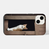 Coque Pour iPhone 14 Tabby Chat dans la porte Shed (Verso Horizontal)