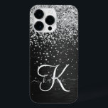 Coque Pour Pour iPhone 14 Pro Max Monogramme à étincelle noire à Parties scintillant<br><div class="desc">Personnalisez facilement ce design élégant et branché de boîtier de téléphone avec une jolie parties scintillant brillante en argent sur un arrière - plan métallique brossé noir.</div>