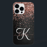 Coque Pour Pour iPhone 14 Pro Max Rose personnalisé Parties scintillant or noir Étin<br><div class="desc">Personnalisez facilement ce design élégant et branché d'étui téléphonique avec une jolie parties scintillant brillante en or rose sur un arrière - plan métallique brossé noir.</div>