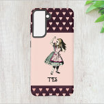 Coque Samsung Galaxy Alice au pays des merveilles Histoire de fées Mono<br><div class="desc">Aimez-vous le fantastique conte de fées Alice in Wonderland ? Ce design présente l'illustration classique d'Alice,  en Bourgogne et en aqua,  qui semble déroutée mais charmante. Des coeurs bordeaux et rose acajou bordent le design. Ajoutez vos initiales pour personnaliser ce design.</div>