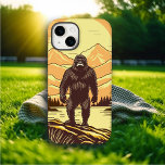 Coque Samsung Galaxy Bigfoot Sasquatch Retro Art Personnalisé<br><div class="desc">Retro Bigfoot ou Sasquatch debout sur un rocher devant des pins et un coucher de soleil de montagne. Fait dans les couleurs vintages orange,  jaune et marron.</div>