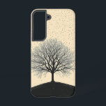 Coque Samsung Galaxy Boîtier téléphonique de l'arbre solitaire<br><div class="desc">Un seul arbre sans feuilles se dresse au sommet d'une colline,  dans un décor serein et minimaliste.</div>