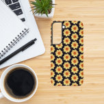 Coque Samsung Galaxy Dahlia jaune motif floral sur noir<br><div class="desc">Protégez votre téléphone Samsung Galaxy S22 avec ce boîtier téléphonique branché qui comprend l'image d'une petite fleur jaune Dahlia sur un arrière - plan noir et imprimé dans un motif extensible. Un design floral et amusant ! Sélectionnez votre style de téléphone. REMARQUE : Vous devrez peut-être modifier et ajuster l'image...</div>