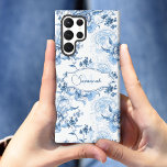 Coque Samsung Galaxy Élégant bleu gravé Nom floral / Monogramme<br><div class="desc">Elégant motif floral d'inspiration vintage gravé bleu et blanc avec rouleaux et vignes ornementales avec étiquette personnalisé avec champs de texte pour votre nom et/ou monogramme.</div>