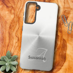 Coque Samsung Galaxy Élégant Nom Monogramme Blanc Ombre Faux Métal<br><div class="desc">Ce dessin est composé d'un arrière - plan à l'ombre blanche sur un faux métal avec un script gris, un monogramme et un nom de lettre initiale. Personnalisez les champs de texte, supprimez tout ou partie du texte ou modifiez-les à l'aide de l'outil de conception pour sélectionner le style, la...</div>