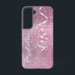 Coque Samsung Galaxy Glam à ruban en argent rose<br><div class="desc">Cet élégant étui téléphonique a un bijou rose comme arrière - plan avec beaucoup d'étoiles en argent brillant. Une image d'un ruban rose et argent brillant à deux tons arrondi cascade d'un côté,  tandis que votre nom en écriture blanche est de l'autre côté. Belle et unique !</div>