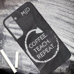 Coque Samsung Galaxy Monogramme de répétition de l'apprêt de café en ta<br><div class="desc">Ce coque unique allie un design chalkboard branché à un message de motivation,  parfait pour les enseignants comme pour les amateurs de café. Personnalisez-le avec votre nom ou vos initiales.</div>