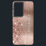 Coque Samsung Galaxy Rose Gold Glittery Foil Girl Signature<br><div class="desc">Une parties scintillant d'or rose brillante et brillante se met en surbrillance sur le bord gauche, sur une feuille de métal brossé à l'ombre rose et blush. La signature girly moderne dispose d'une élégante police de calligraphie blanche avec queues décoratives dans un format vertical. Customisez les styles de police ou...</div>