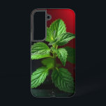 Coque Samsung Galaxy "Vivid Mint Plante Macro - vert botanique sur noir<br><div class="desc">Apportez un souffle de fraîcheur et d’élégance de la nature dans votre espace avec cette photographie macro d’un plante à la menthe. Capturés dans des détails époustouflants, les feuilles vert croustillant apparaissent de façon spectaculaire contre un arrière - plan noir moody avec un dégradé rouge frappant. Idéal pour la décoration...</div>