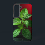 Coque Samsung Galaxy "Vivid Mint Plante Macro - vert botanique sur noir<br><div class="desc">Apportez un souffle de fraîcheur et d’élégance de la nature dans votre espace avec cette photographie macro d’un plante à la menthe. Capturés dans des détails époustouflants, les feuilles vert croustillant apparaissent de façon spectaculaire contre un arrière - plan noir moody avec un dégradé rouge frappant. Idéal pour la décoration...</div>