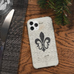Etui iPhone 13 Accents vintages Ephémère Française Fleur De Lis<br><div class="desc">Fleur De Lis (une image abstraite d'un lis,  et les trois pétales au sommet représentent foi,  espoir et charité) contre une étui téléphonique vintage de concepteur d'Ephémères.</div>
