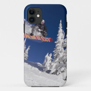 Coque iPhone 11 Action de snowboard à Whitefish Mountain Resort