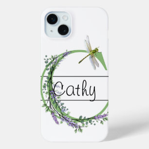 Coque iPhone 15 Mini alphabet monogramme C Lavender Eucalyptus Dragonfl