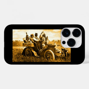COQUE POUR iPhone 14 PRO APACHES ET GERONIMO CONDUISANT UNE VOITURE À MOTEU