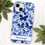 Coque Pour iPhone 15 Aquarelle papillon bleu personnalisé<br><div class="desc">Peinture motif de papillon Indigo bleu et blanc. Modifiez le nom pour personnaliser.</div>