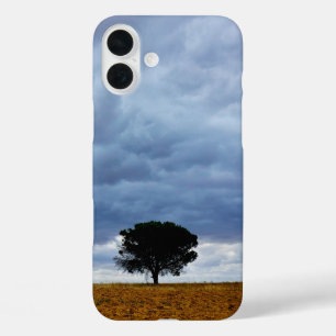 Coques iPhone 16 Plus Arbre dans un champ vide