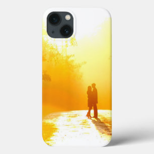 iPhone 13 Case Baisers des couples à la lumière du soleil