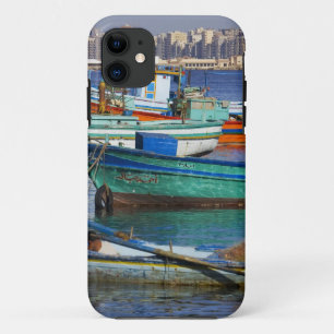 Coque iPhone 11 Bateaux de pêche colorés dans le port de