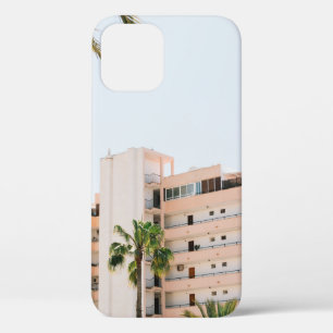Case-Mate iPhone CASE BÂTIMENT EN BÉTON BLANC À CÔTÉ D'UN PALMIER VERT A