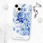 Coque Pour iPhone 14 Plus Beau bleu/blanc Roses personnalisés<br><div class="desc">Magnifique Chine propre et traditionnel bleu/blanc aquarelle style roses et fleurs sauvages avec champ texte pour votre nom ou monogramme.</div>