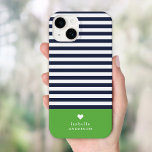 Coque Pour iPhone 14 Bleu de marine et vert Chic rayures Coeur Monogram<br><div class="desc">Élégant étui téléphonique personnalisé en vert, bleu marine et blanc. Ce design est composé d'un classique de la marine et d'un motif rayé blanc. Personnalisez-le avec votre nom monogramme ou tout autre texte personnalisé avec un symbole de coeur mignon. Utilisez les outils de conception pour choisir les couleurs arrière -...</div>