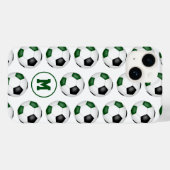 Coques Case-Mate iPhone boules de football noir vert motif monogrammé (Verso (horizontal))