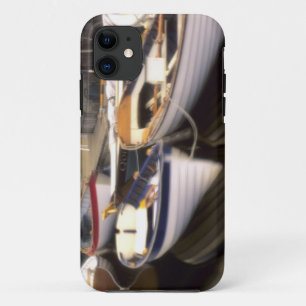 Etui iPhone Case-Mate Brouillard entourant quatre bateaux amarrés.