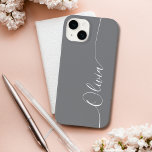 Coque Pour iPhone 14 Calligraphie élégante gris blanc Nom du script<br><div class="desc">Gris Blanc Élégant Script de calligraphie personnalisée Nom personnalisé iPhone 14 Smart Phone Boîtes dispose d'un design moderne et tendance simple et élégant avec votre nom personnalisé dans élégante calligraphie manuscrite typographie de script sur un arrière - plan gris. Conçu par ©Evco Studio www.zazzle.com/store/evcostudio</div>