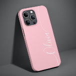 Coque Pour iPhone 14 Calligraphie élégante rose blanc Nom du script<br><div class="desc">Pink White Elegant Calligraphy Script Personnalisé Nom iPhone 14 Smart Phone Boîtes dispose d'un design moderne et tendance simple et élégant avec votre nom personnalisé dans élégante calligraphie manuscrite typographie de script sur un arrière - plan rose doux. Conçu par ©Evco Studio www.zazzle.com/store/evcostudio</div>