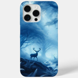Coque iPhone 15 Pro Max Cerf dans la forêt noire de la brume bleue