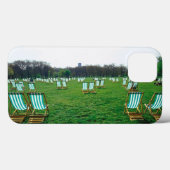 Coques Case-Mate iPhone Chaises longues disposées dans le parc vert, Londr (Verso (horizontal))
