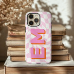 Coques iPhone 16 Pro Max Chariot esthétique Monogramme tendance<br><div class="desc">Voici le Coque iPhone 16 Pro Max avec un motif de damier élégant et esthétique qui augmente l'apparence de votre téléphone. Ce coque haut de gamme est personnalisé avec deux initiales tendance, parfait pour présenter votre prénom et votre nom de famille dans un design moderne et élégant. Le motif de...</div>