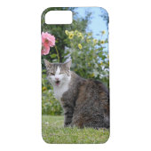 Coques Case-Mate iPhone chat tabby en éveil sur l'herbe (Dos)
