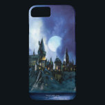 Etui iPhone Case-Mate Château Harry Potter | Hogwarts à la nuit<br><div class="desc">Le château de Hogwarts illuminé de clair de lune lors d'une soirée magique. Cette Harry Potter School pour la sorcellerie et la magie est le design parfait pour se démarquer comme une Potterhead. Un tableau de style vintage avec vue sur la lune, le ciel et le château lui-même sur une...</div>